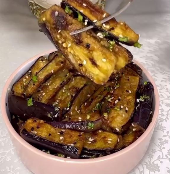 Μελιτζάνες σε σάλτσα σόγιας