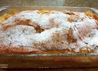 Φρεσκοψημένη γλυκιά μπουγάτσα πασπαλισμένη με ζάχαρη άχνη και κανέλα.