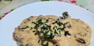 Τηγανητές Μπριζόλες με Σάλτσα Κρέμας Μανιταριών