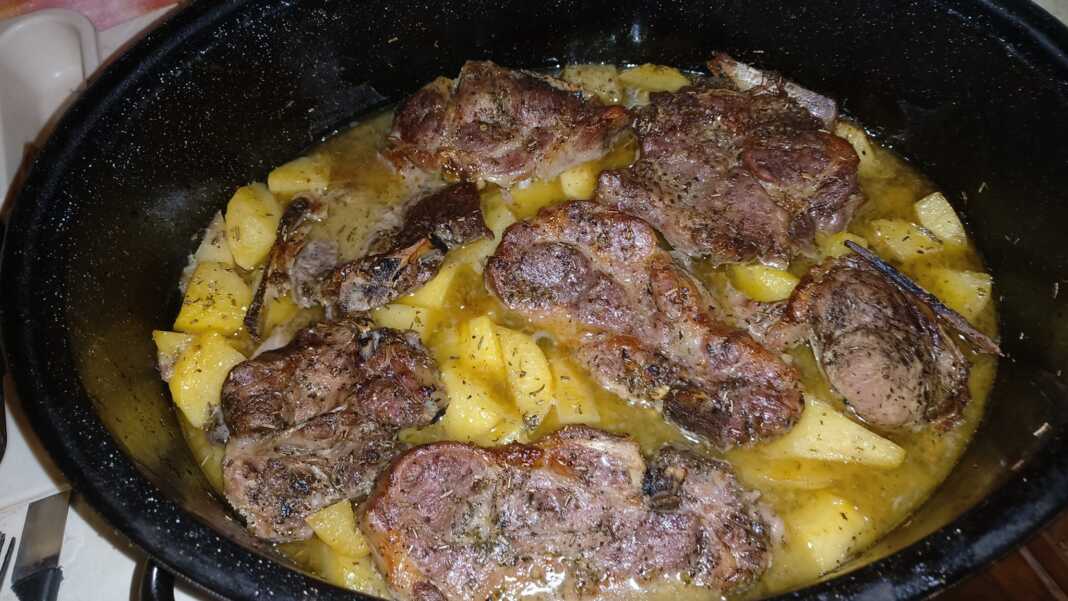 Μπριζόλες στο Φούρνο με λεμονομουσταρδάτες Πατάτες