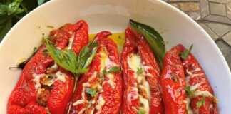 Πιπεριές γεμιστές με Τυριά στο φούρνο