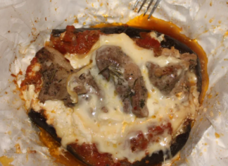 Πουγκάκια μελιτζάνας με αρνί στην λαδόκολα