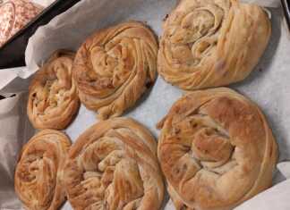 Τυρόπιτα με χειροποιητο φύλλο