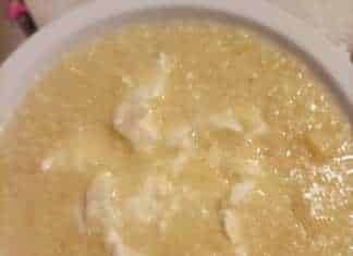 Τραχανάς με λεμόνι και φέτα: Ένα παραδοσιακό ελληνικό πιάτο που συνδυάζει την κρεμώδη υφή του τραχανά με τη φρεσκάδα του λεμονιού και την αλμυρή γεύση της φέτας.