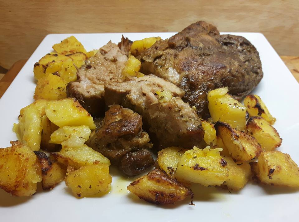 Χοιρινό στο φούρνο με πατάτες