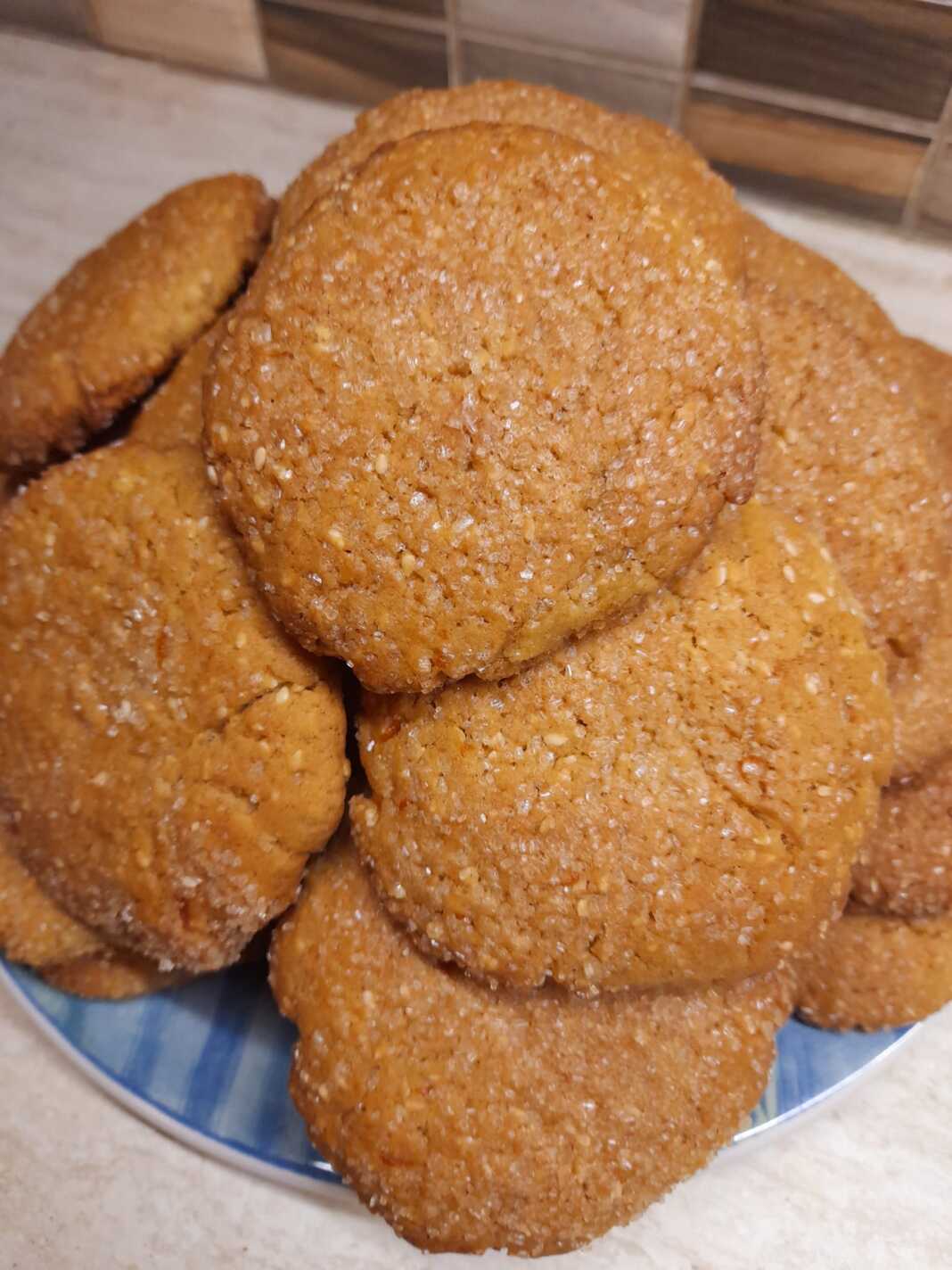 μπισκοτένια κουλουράκια με ταχίνι και σουσάμι