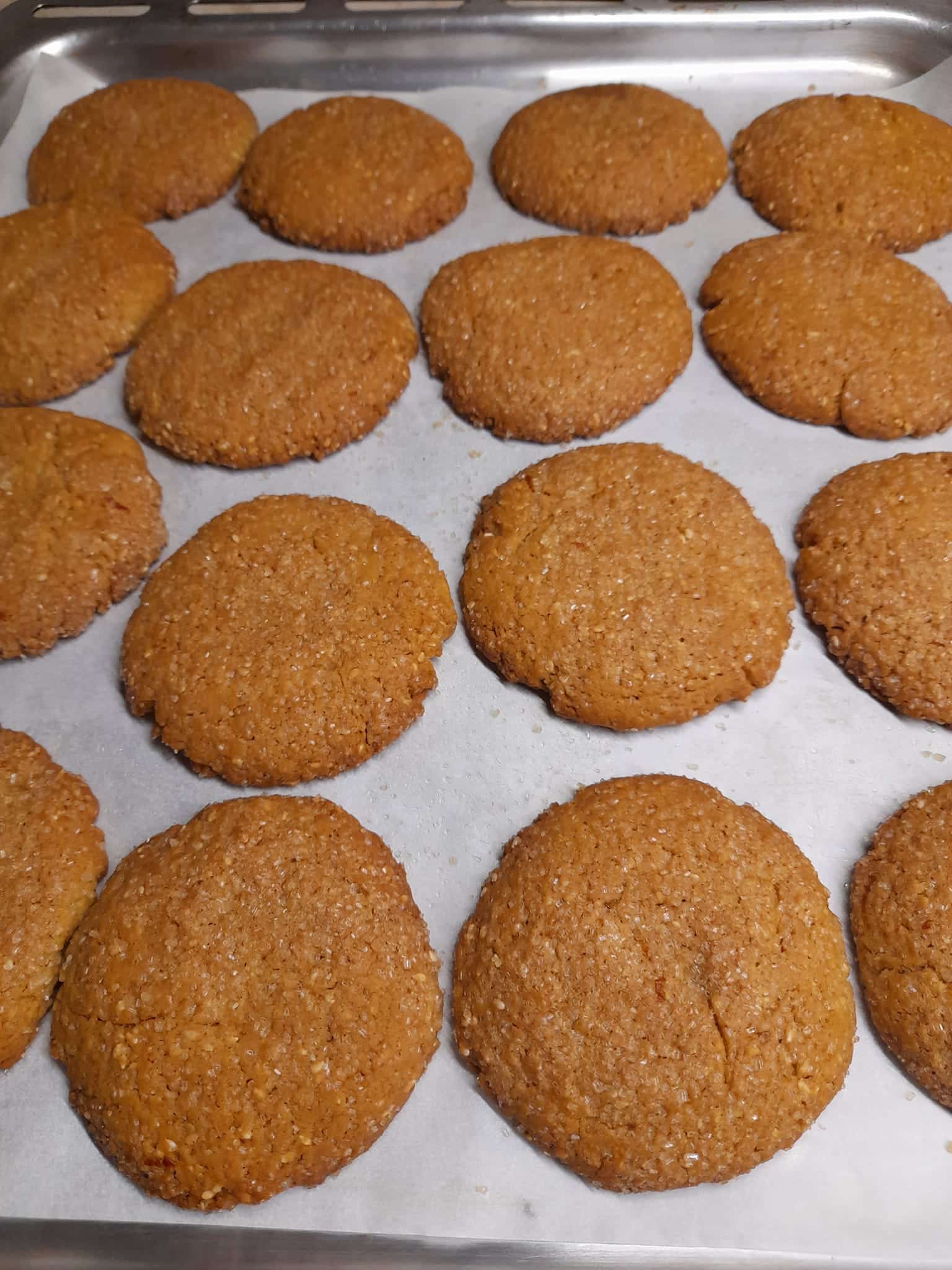 μπισκοτένια κουλουράκια με ταχίνι και σουσάμι