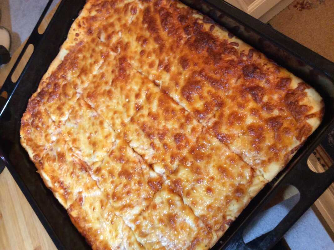 Πίτσα Σπιτική μόνο με τυριά