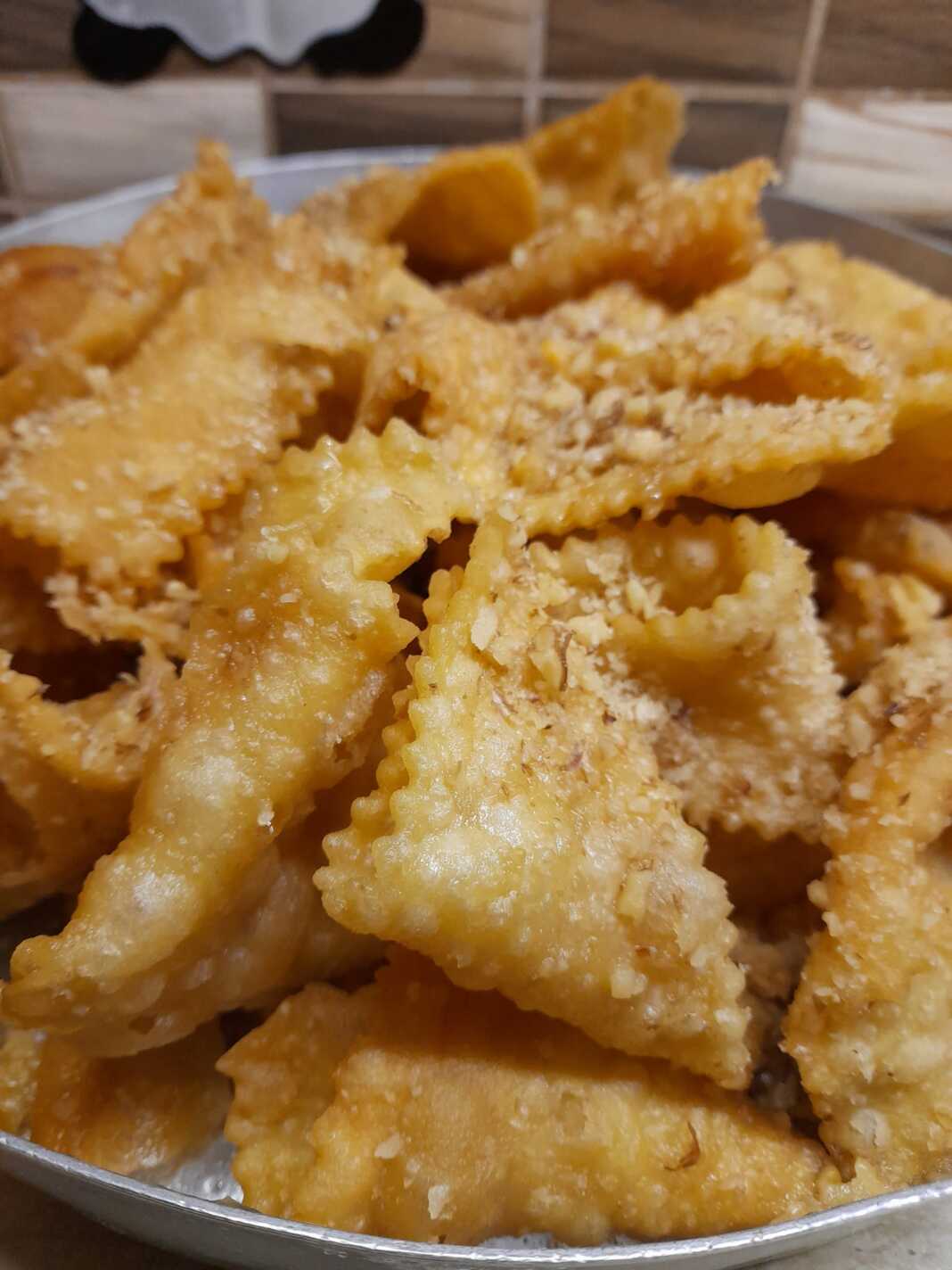 Δίπλες με μέλι και καρύδι