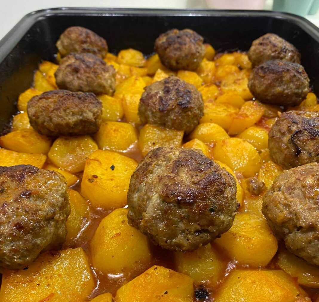Κεφτέδες με Πατάτες Φούρνου