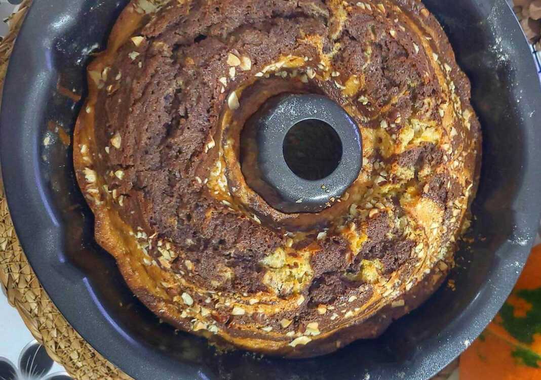 Δίχρωμο κέικ με κολοκύθα και κακάο