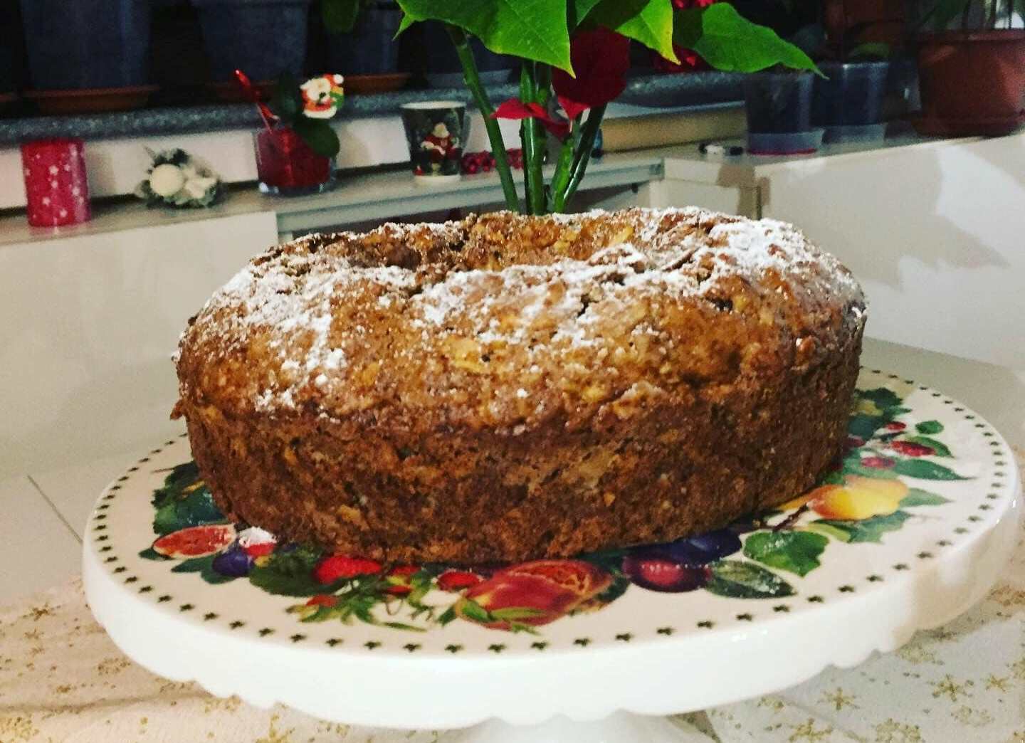 Κέικ με μήλα και κανέλα