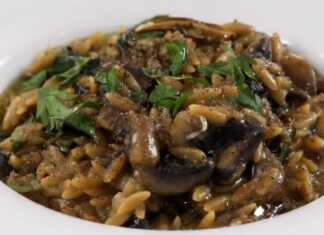 κριθαρότο με μανιτάρια και σπανάκι
