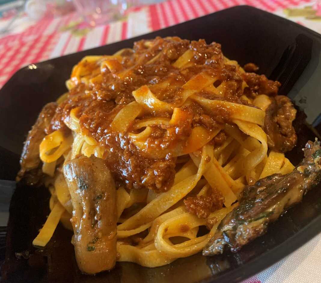 Παπαρδέλες με κιμά αγριογούρουνο και μανιτάρια