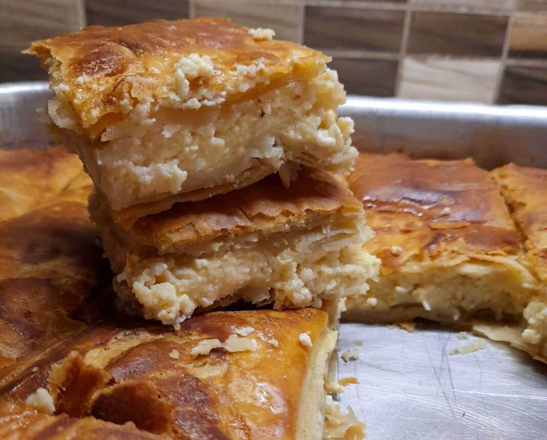 Τυρόπιτα με κρέμα σιμιγδαλένια