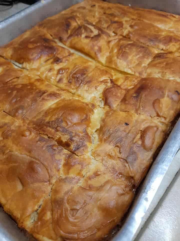 Τυρόπιτα με κρέμα σιμιγδαλένια