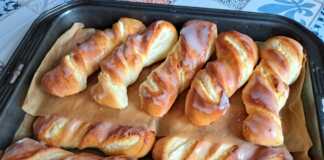 Τσουρέκια με Τυρί Κρέμα και Γλάσο