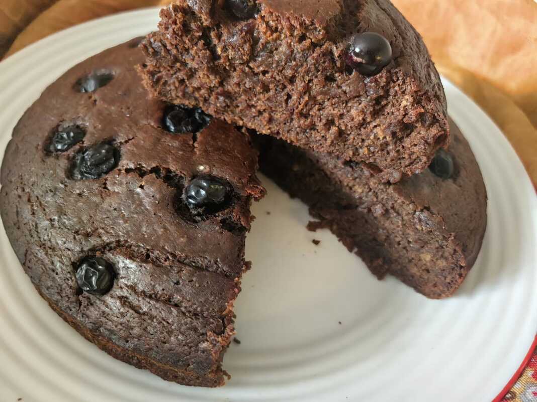 Vegan Κέικ με Χαρουπάλευρο και Σταφύλια Vegan Κέικ με Χαρουπάλευρο και Σταφύλια