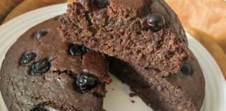 Vegan Κέικ με Χαρουπάλευρο και Σταφύλια