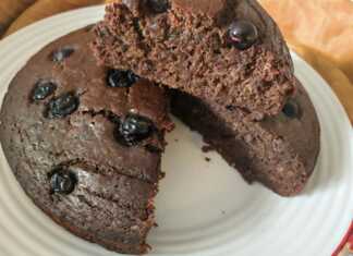 Vegan Κέικ με Χαρουπάλευρο και Σταφύλια