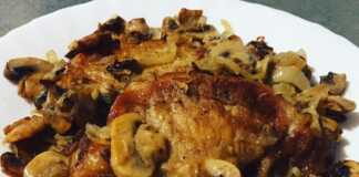 Χοιρινές μπριζόλες με μανιτάρια και λευκό κρασί