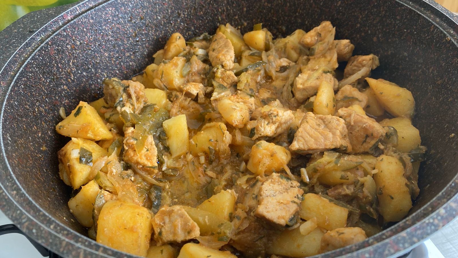 Χοιρινό με πίκλες και πατάτες