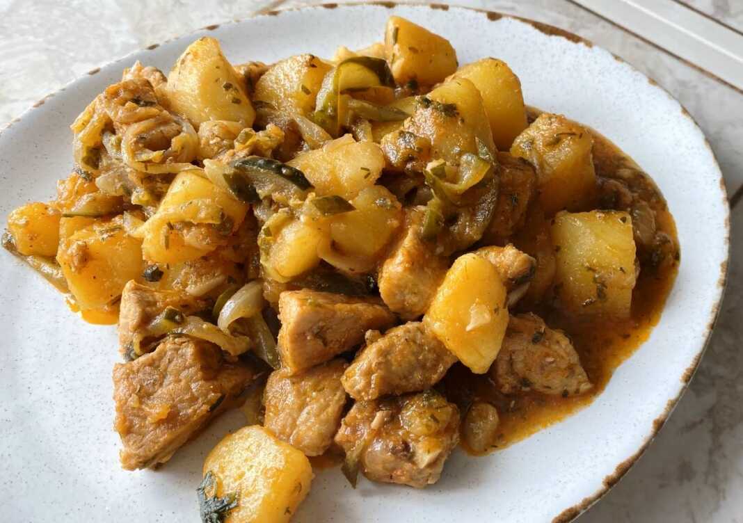 Χοιρινό με πίκλες και πατάτες