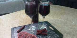 ζεστό γλυκό κρασί