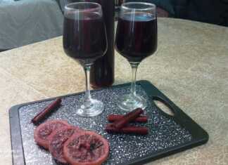 ζεστό γλυκό κρασί