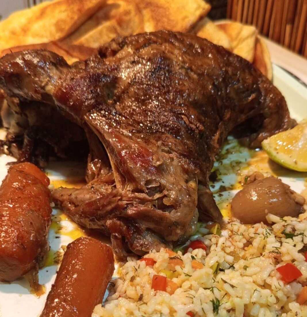 Αρνάκι ριγανάτο στη γάστρα