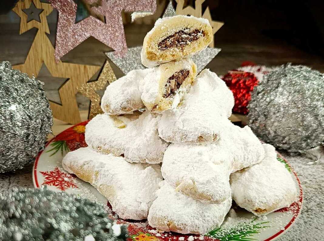 Κουραμπιέδες γεμιστοί