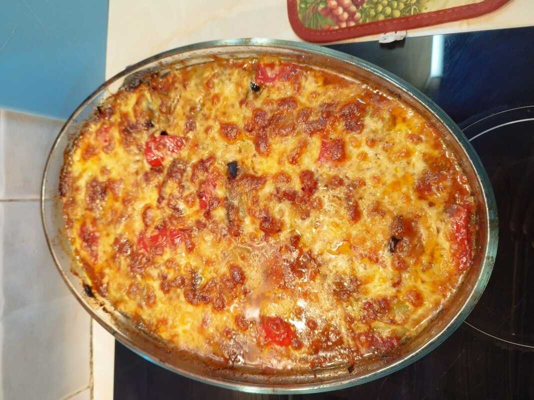 Κεφτεδάκια τυλιγμένα σε μελιτζάνα με φρέσκια σάλτσα ντομάτας