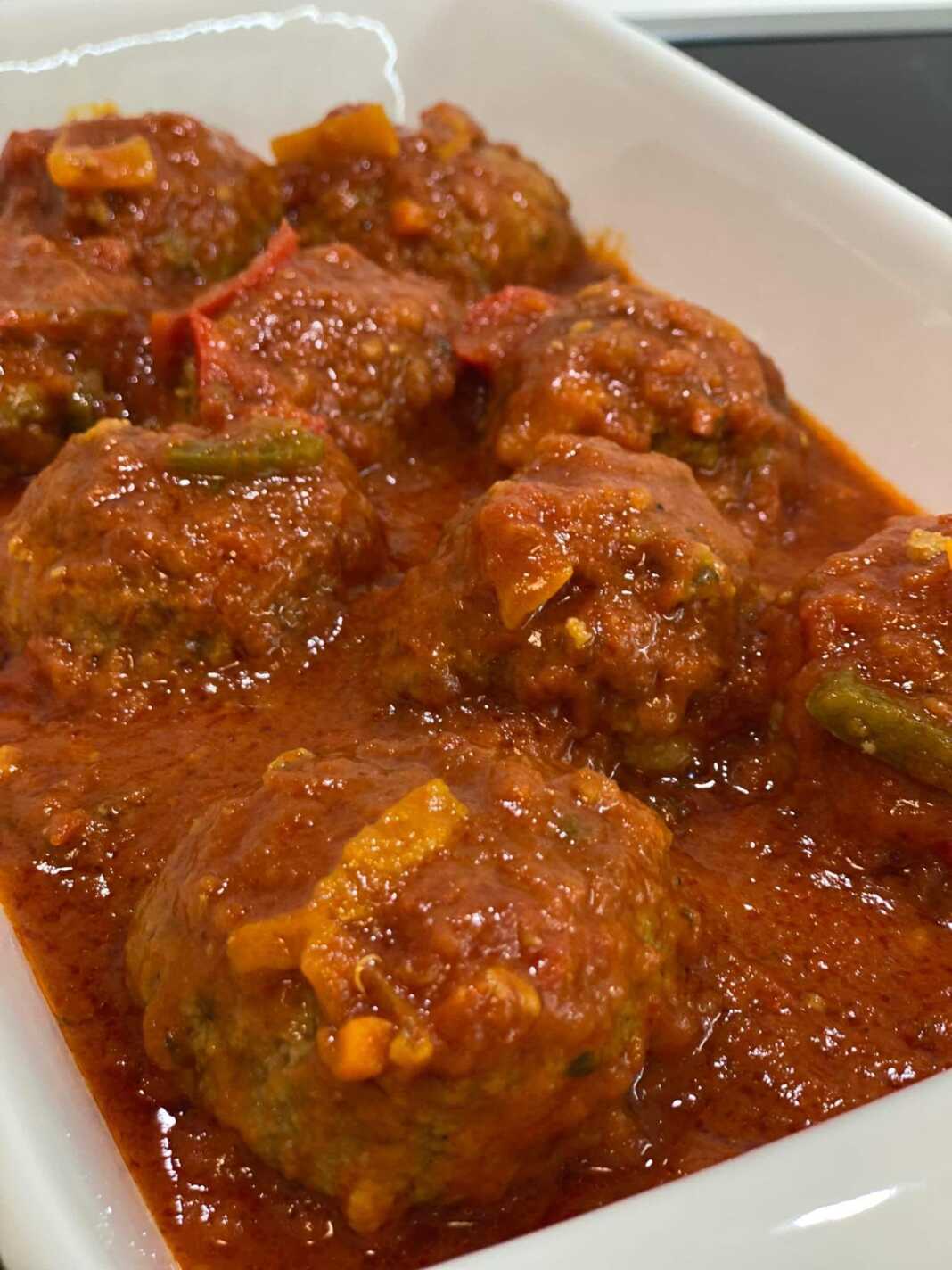 κεφτέδες με σάλτσα ντομάτας