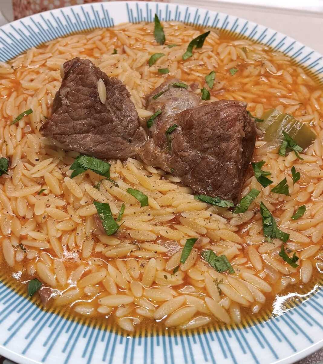 kritharaki me kreas Μοσχαράκι με Κριθαράκι στην Κατσαρόλα