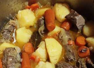 Μια κασταρόλα με μοσχάρι βραστό πατάτες και καρότα περιχυμένα με βελούδινο λευκό αυγολέμονο