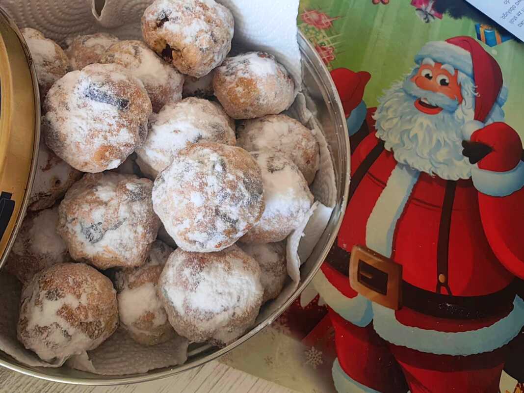 Μπισκότα με κρασί και χουρμάδες