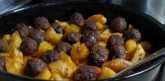 Πατάτες με κεφτεδάκια στο φούρνο