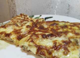 Πίτσα με τυρί και αλλαντικά