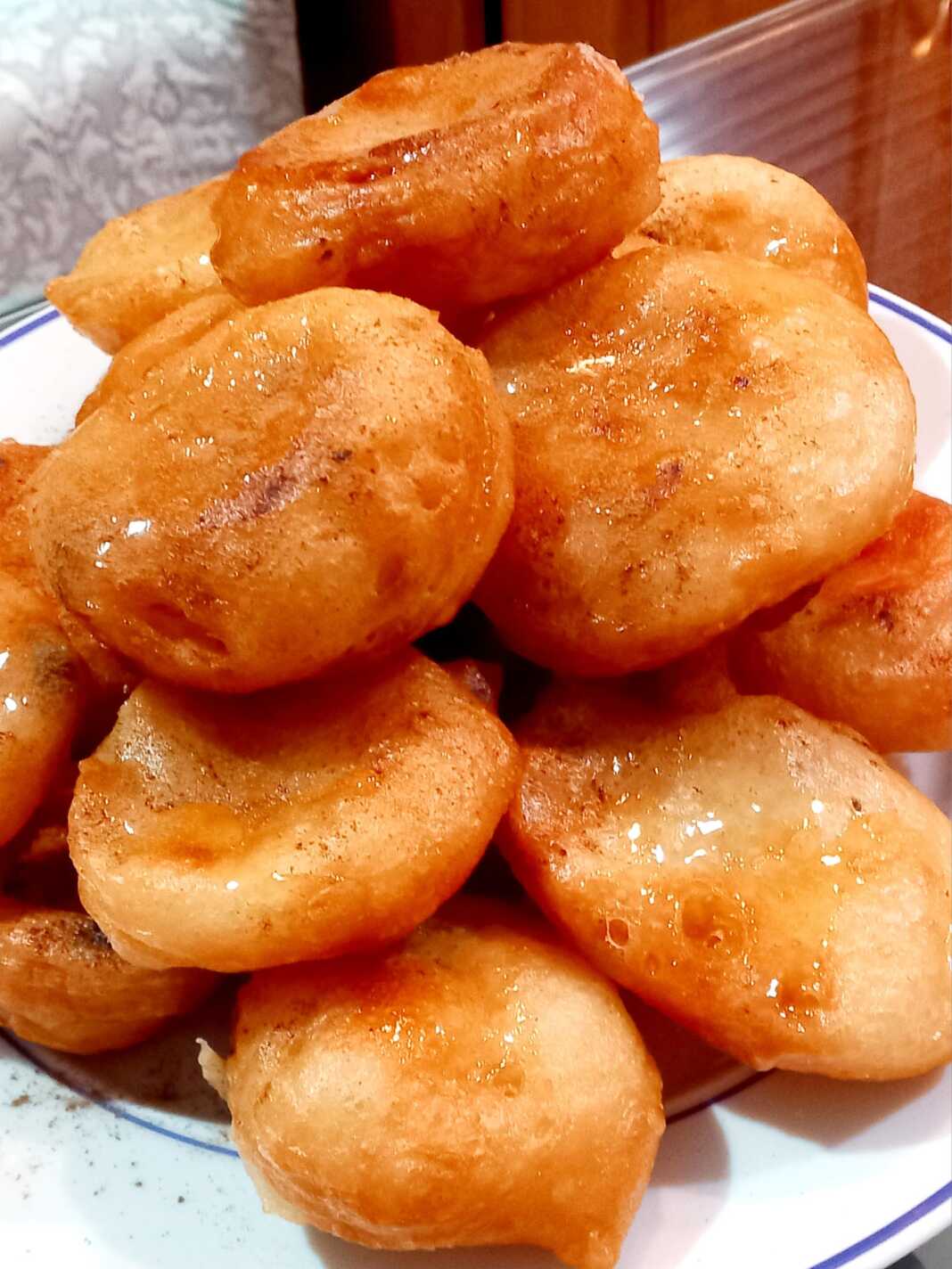 Τηγανίτες με μέλι και κανέλα