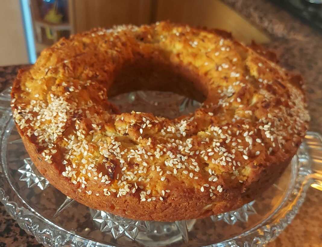 Τυρόπιτα-Χαλουμόπιτα με γιαούρτι