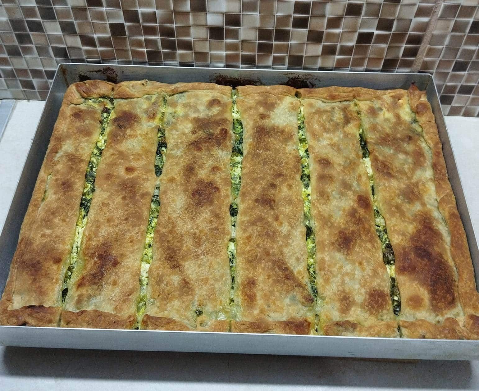 σπανακόπιτα με άγρια χόρτα