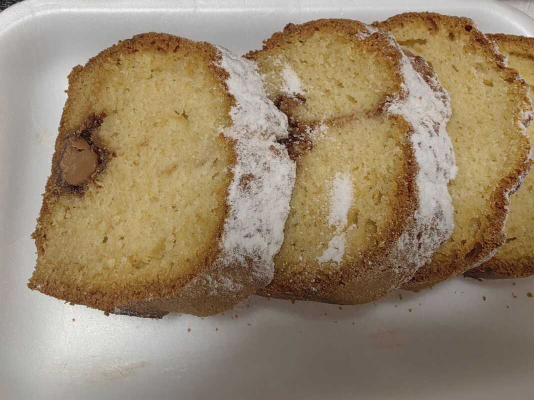 Κέικ Γιαουρτιού με Υγρή Σοκολάτα