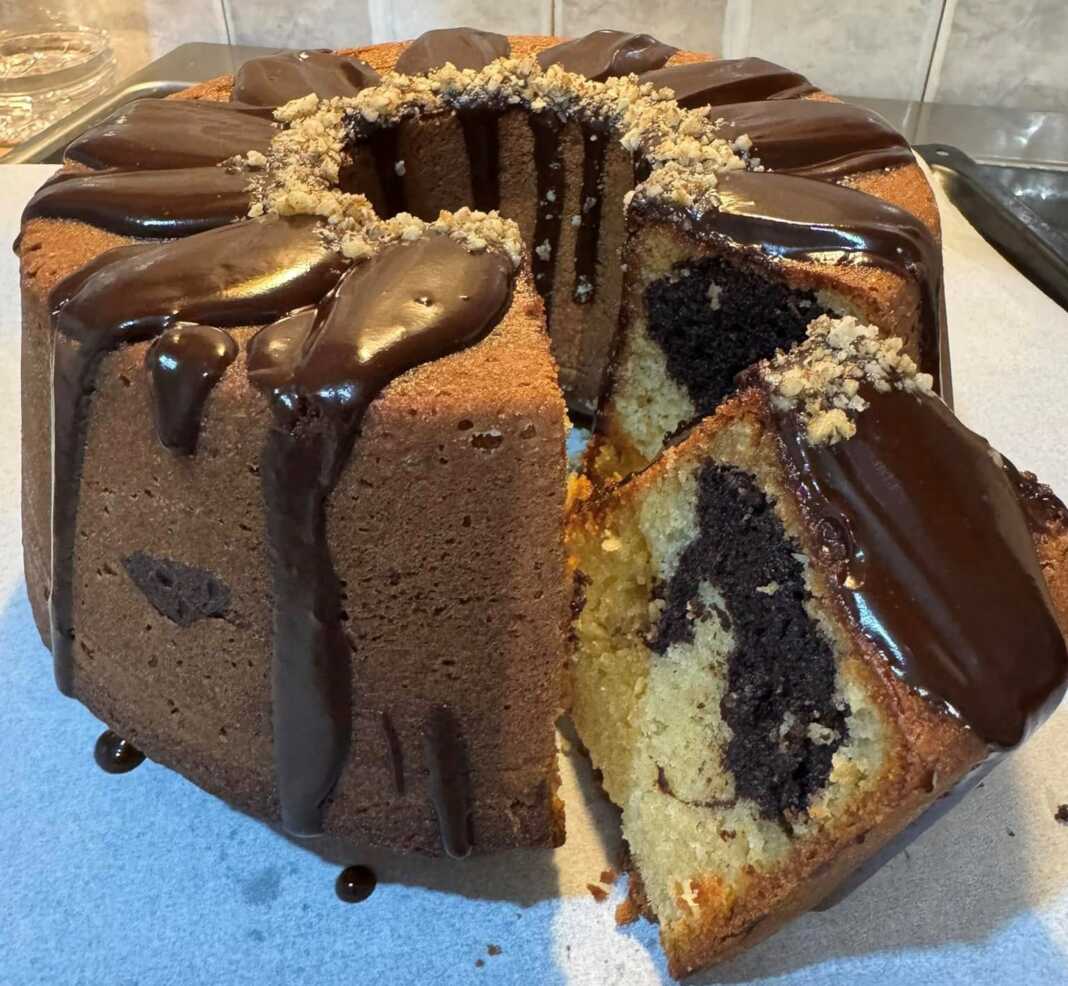 Κέικ δίχρωμο με σοκολάτα