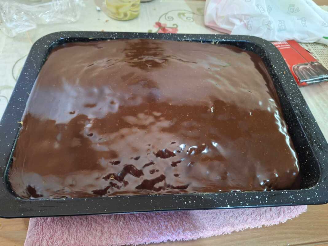 Κέικ με σοκολάτα και πραλίνα με καταΐφι