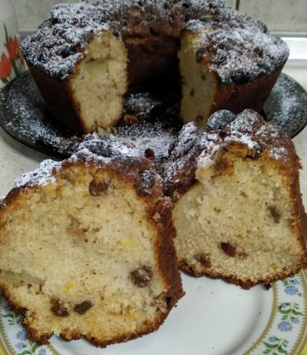 κέικ γιαουρτιού με σταφίδες και μήλα