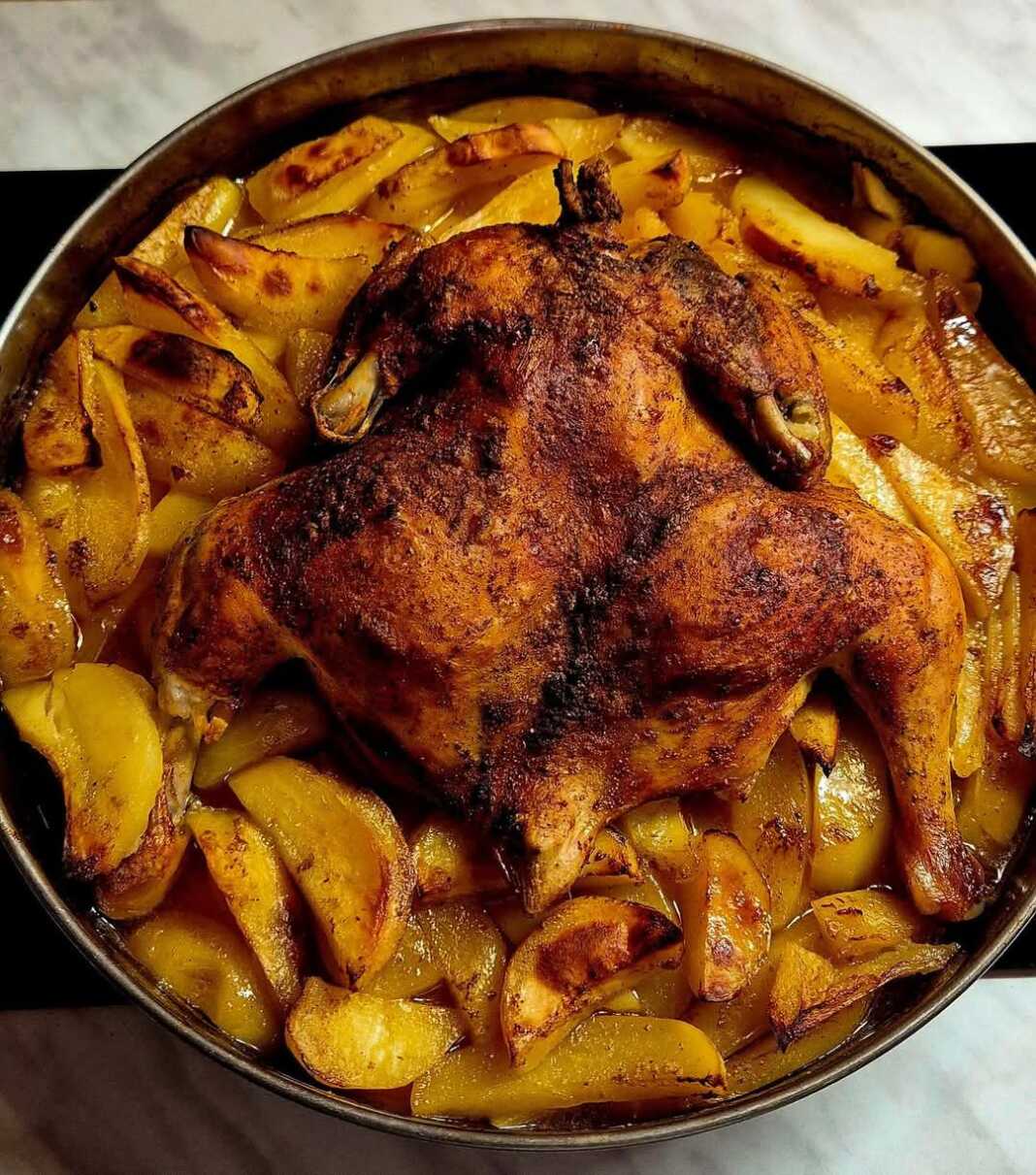 Ψητό κοτόπουλο με πατάτες και μπύρα στο φούρνο