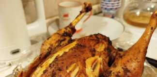 Σπιτικό κοτόπουλο με δαμάσκηνα