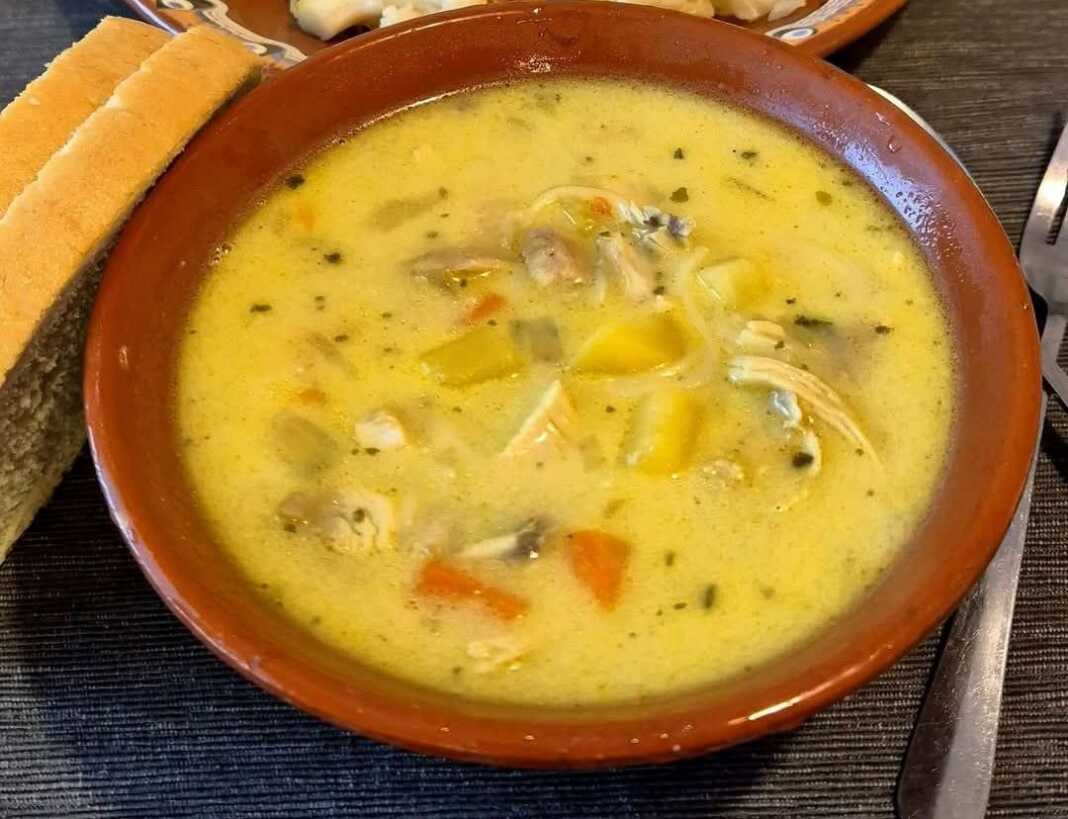 Κοτόσουπα με ζυμαρικά