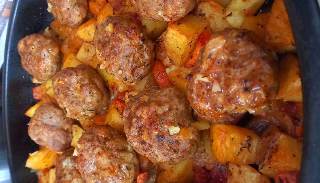 μπιφτέκια με πατάτες στο φούρνο