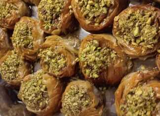 Σαραγλι στριφτά με καρύδια και φιστίκια Αιγινης